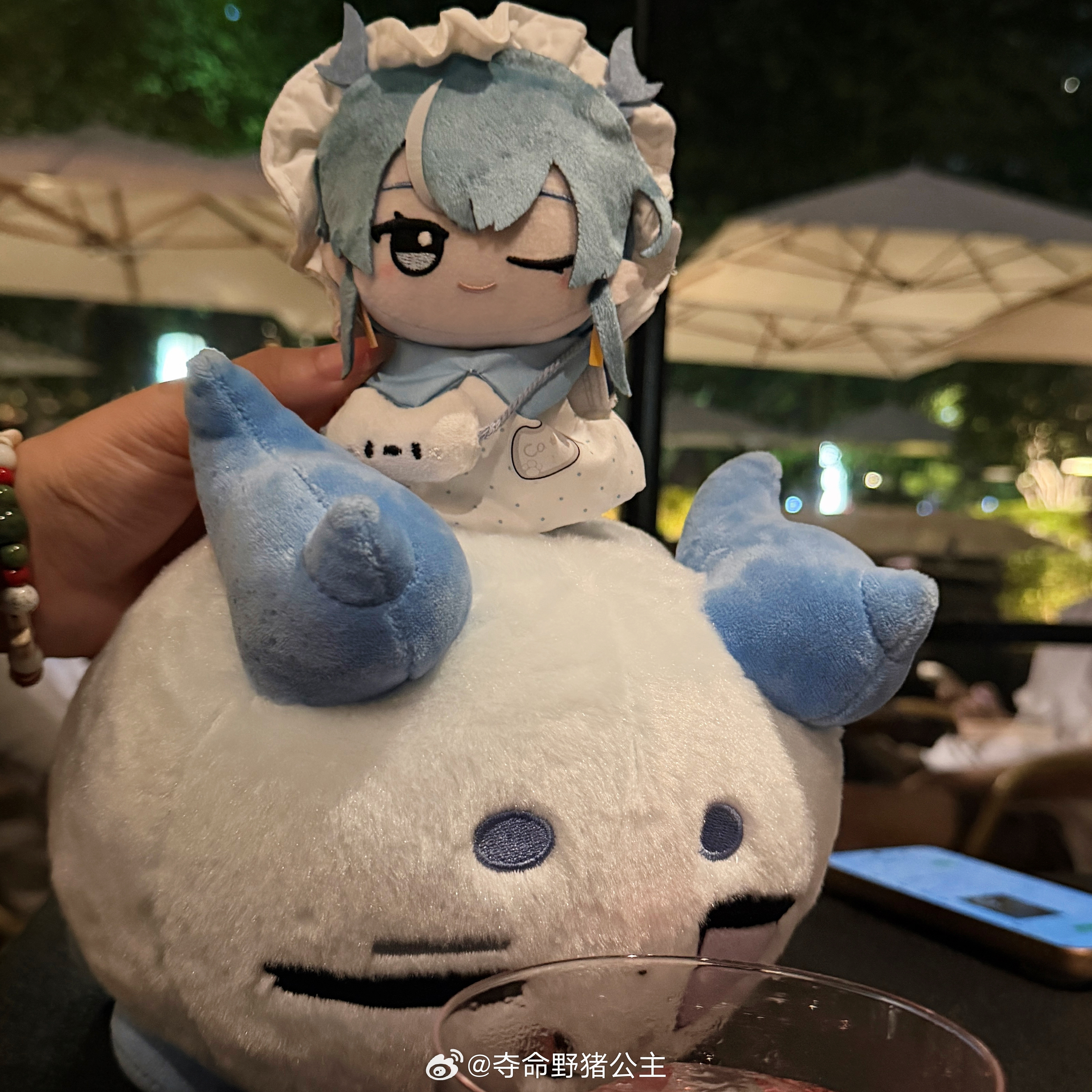 这个sb除了喝酒什么都做不了了。 