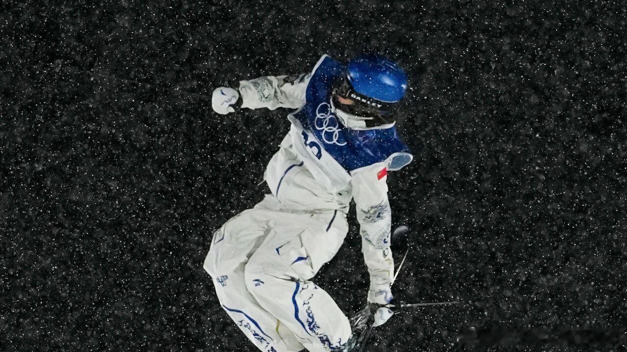 谷爱凌大跳台银牌 谷爱凌！好厉害啊真的太强了啊！自由式滑雪女子大跳台银牌🥈这是