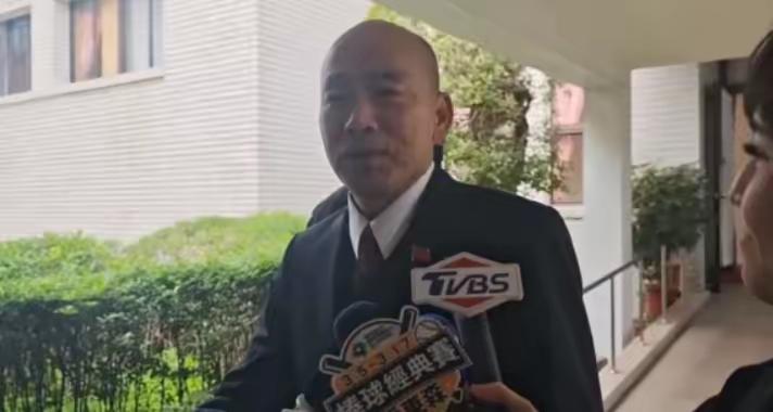 韩国瑜今受访表示，昨天有打给王世坚，特别邀请他参加今日下午与柯文哲只之间的会议，