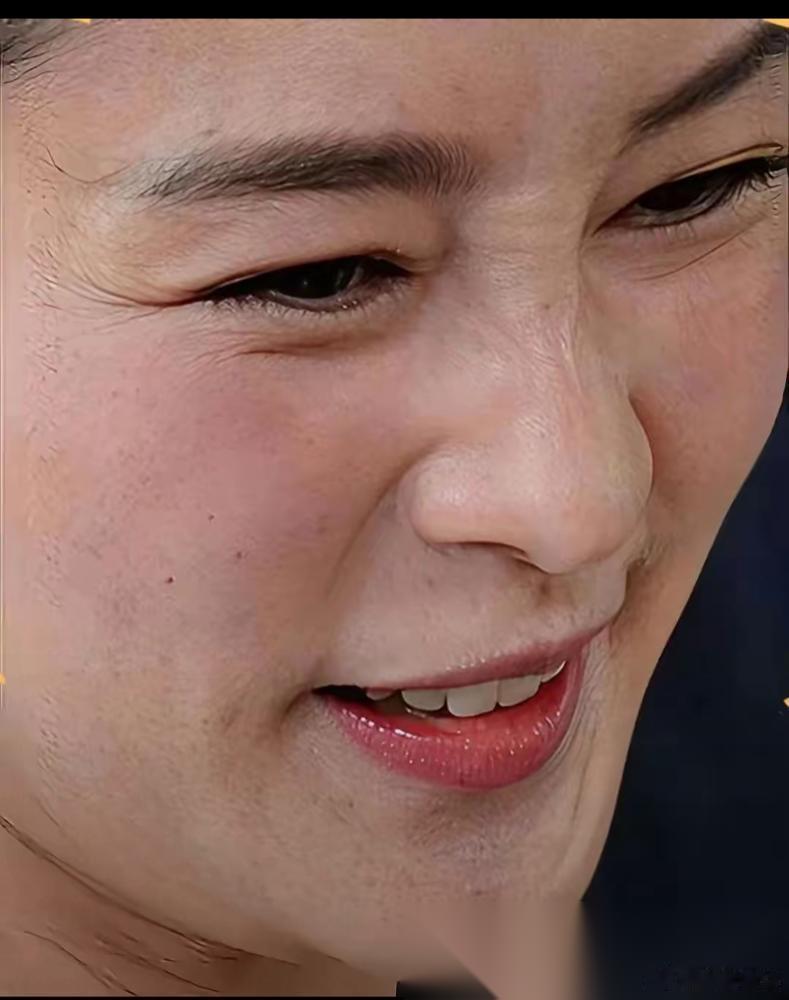 36岁李沁生图直接炸了！谁还信女明星脸必垮？  9月上旬南京德基活动，路人原相机