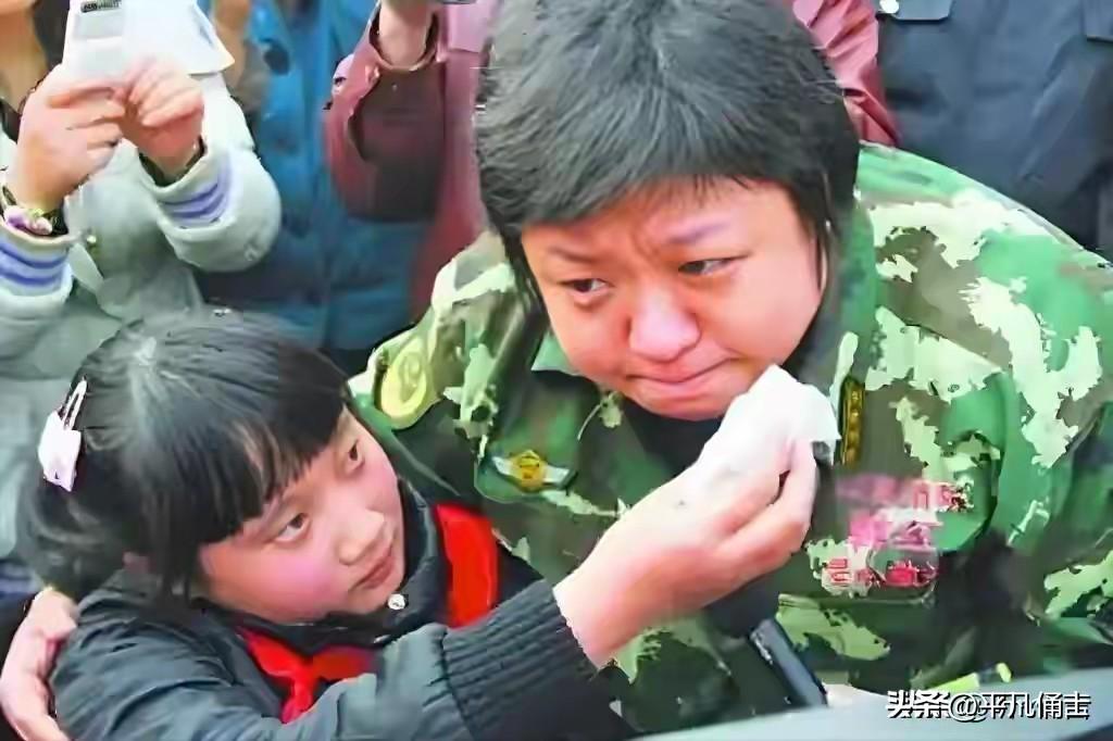 发现韩红关闭了自己微博账号下的所有评论，一句“走个面”让她的社会形象受到了严重的