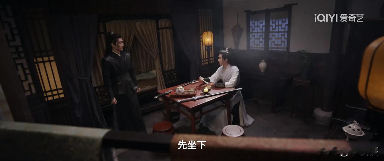 霍展白来到了扬州，刚来不久，就看见河边一个老人家跳河自杀，霍展白赶紧拿起河边的一