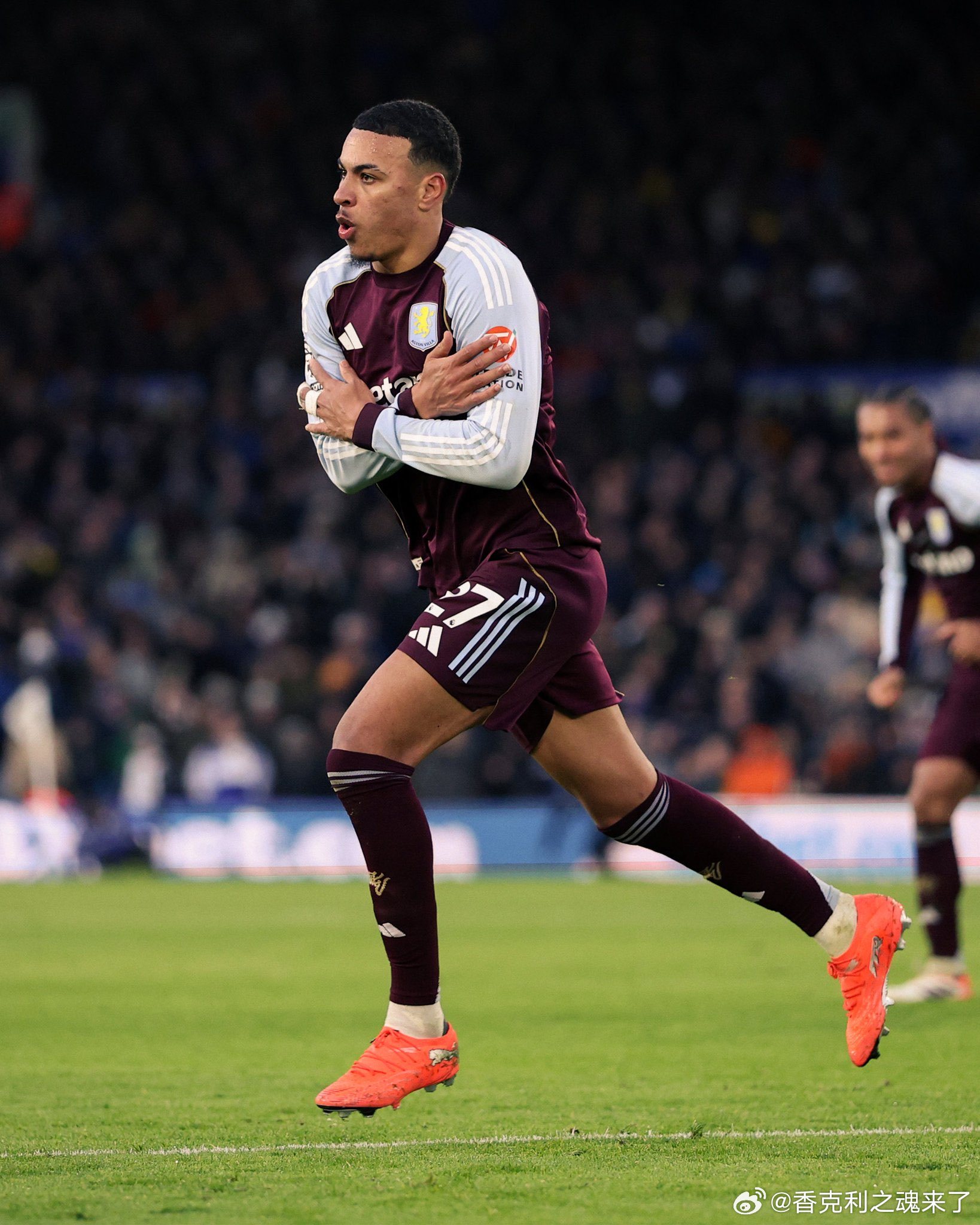 雅各布斯透露利物浦也可能考虑签下一名具备创造力的中路攻击手，尤其是如果该球员同时