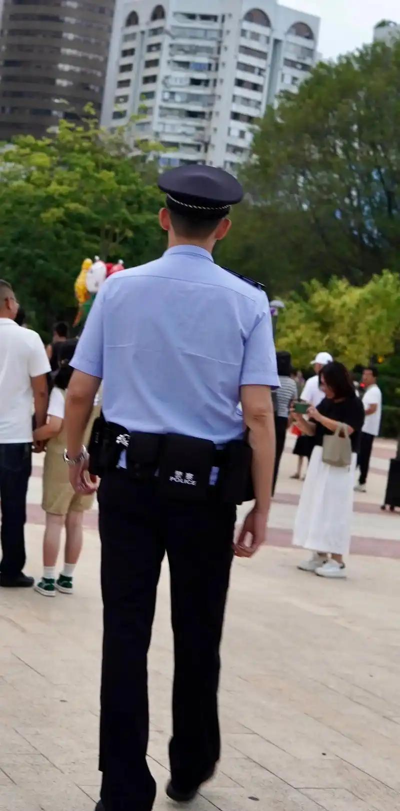 一位反诈中心的老民警说：“你要是手里真有大钱，晚上睡觉开飞行模式，定位关了。绑定