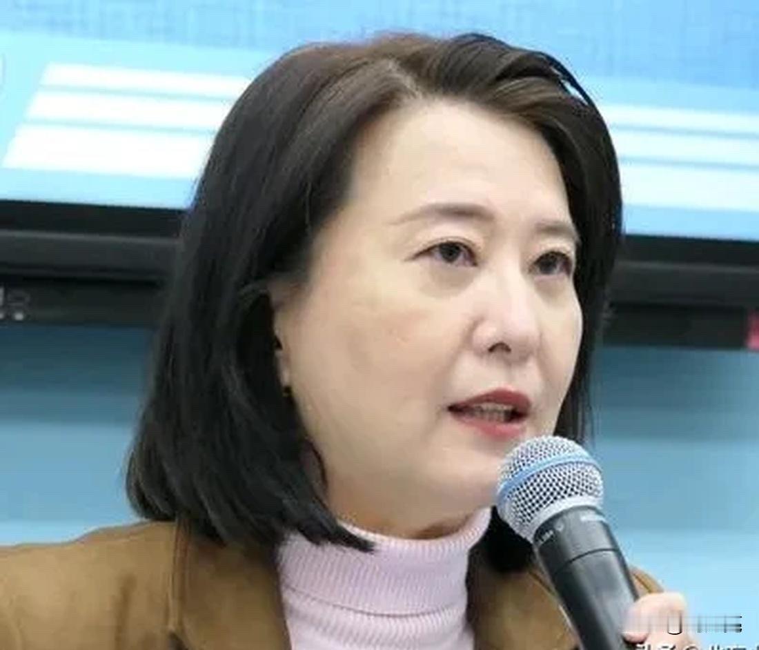 国民党党团副书记长王鸿薇妄称，如果大陆舰机持续在台海周边行动，国民党不排除在防务