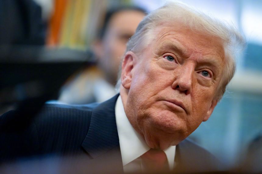 ：金融交易数百笔，投资类型很多元据路透社16日报道，最新披露的信息显示，美国总统