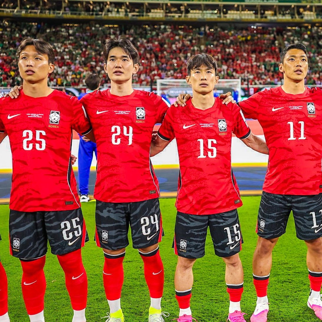 韩国队全面压制捷克，为亚洲足球拿到美加墨世界杯首胜。韩国队中前场的侵略性，防线的