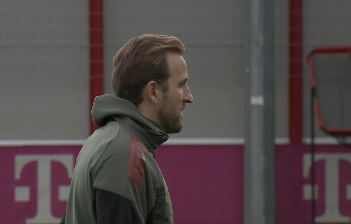 博埃（生病）、路易斯·迪亚斯（停赛）和贾马尔·穆夏拉（单独训练）将不会随队参加明