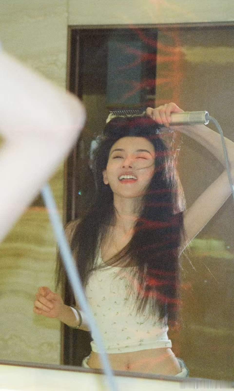 宋祖儿520plog宋祖儿白开水妆容宋祖儿520白开水妆容好明媚的女儿，真美 