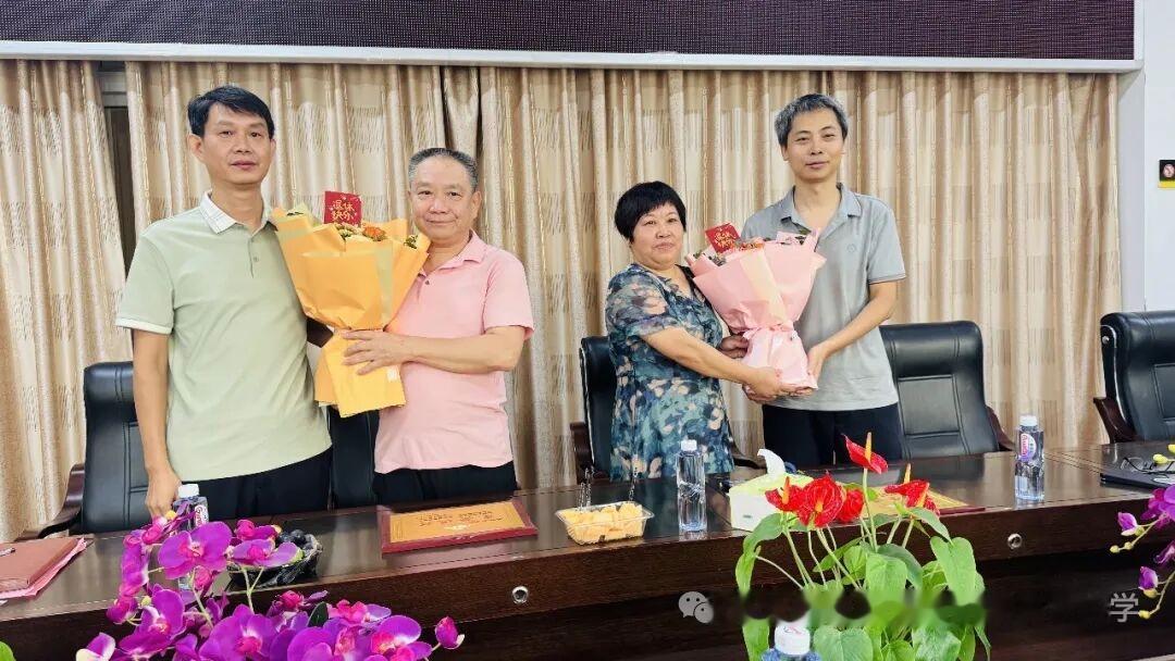 福建永春县第六中学，7 月 15 日举行颜少玲、陈孙岳两位老师荣休仪式，​吕健鹏