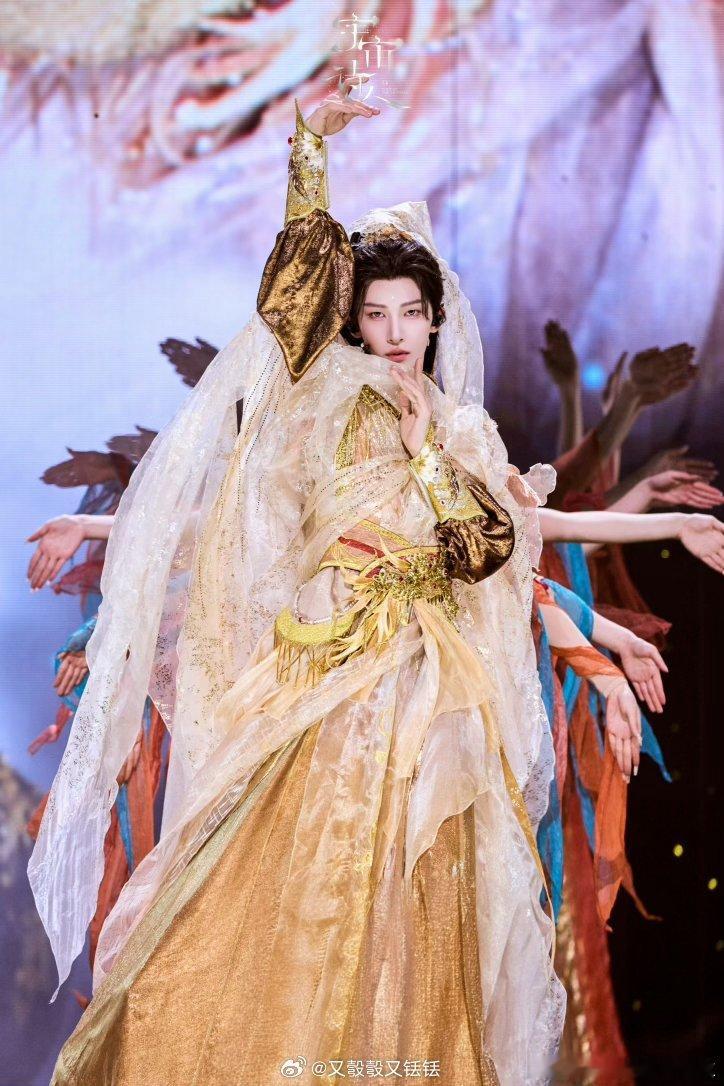 刘宇像从壁画里走出来的神一位