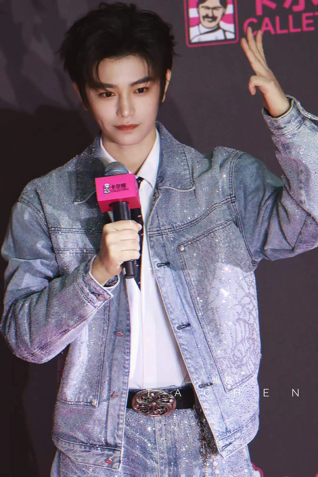 试着做了下这个手势……要抽筋儿了 丁禹兮这些奇奇怪怪的技能点 