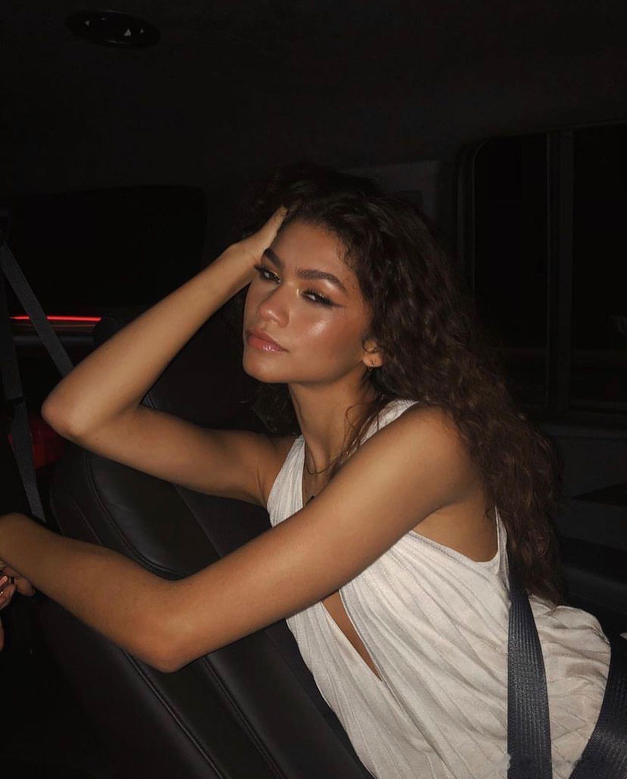 Zendaya 散发着自信的气场👠 ​​​