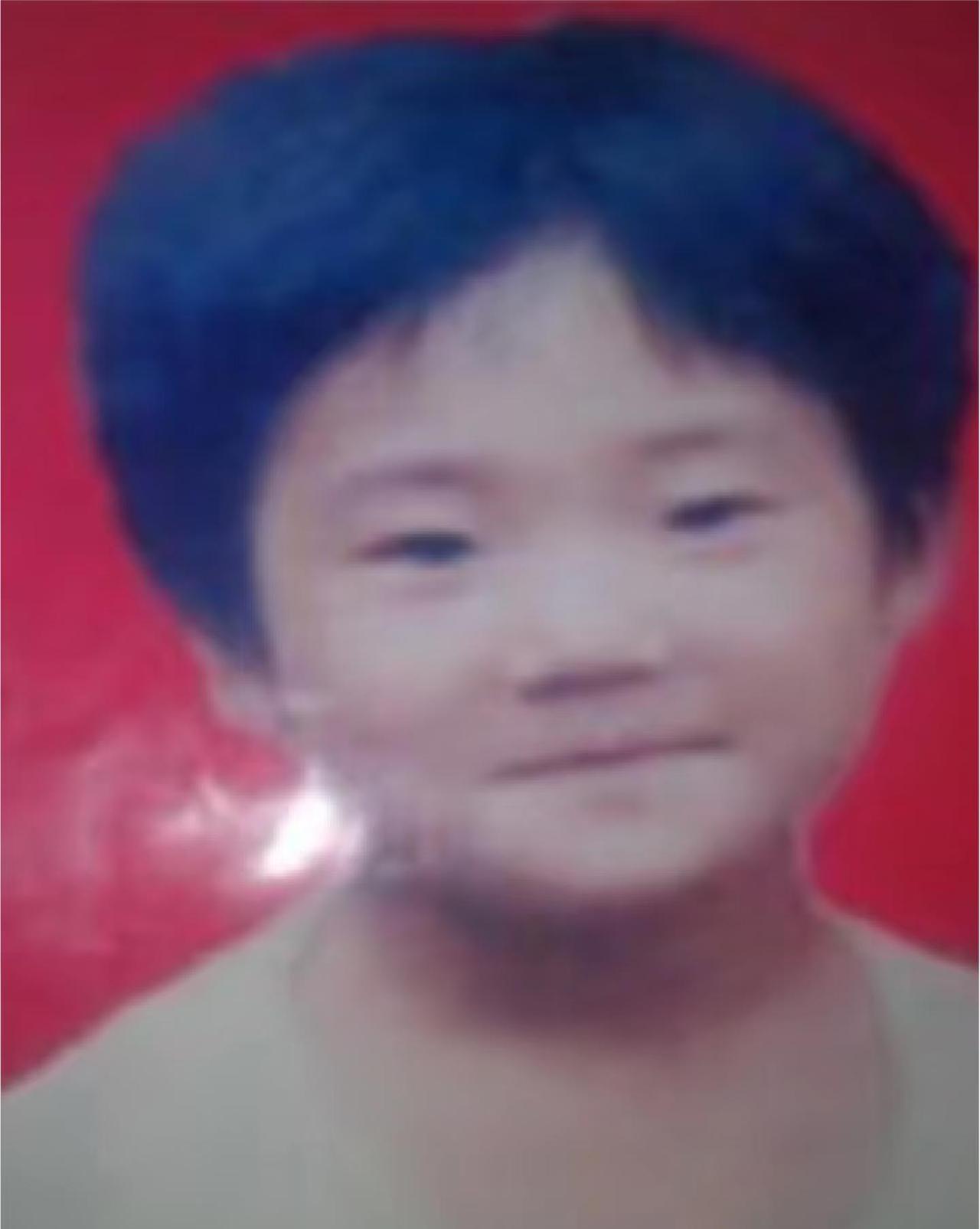 别划走了帮帮这个小女孩回家吧
声明一下是帮忙转发的
帮助孩子找到回家的路🙏感谢