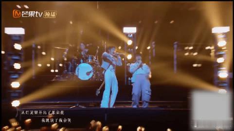 早安朱志鑫唱疯了两人演唱太有感染力了，一开口就把人带入情境，舞台上的他们闪闪发光