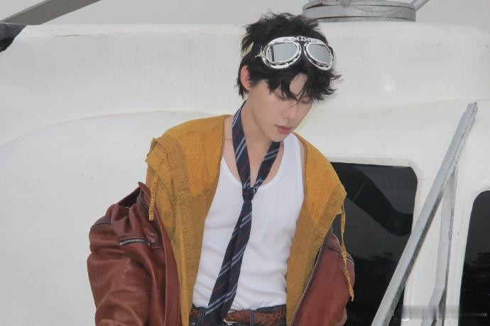 周奇也是只能自认倒霉了~

被爆出的男明星里，鹿晗是顶流，檀健次是顶流，

人家