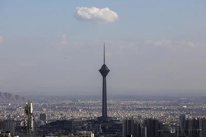 就在刚刚，

伊朗外交部长阿拉格齐结束对俄罗斯的访问，返回德黑兰。

他将向伊朗