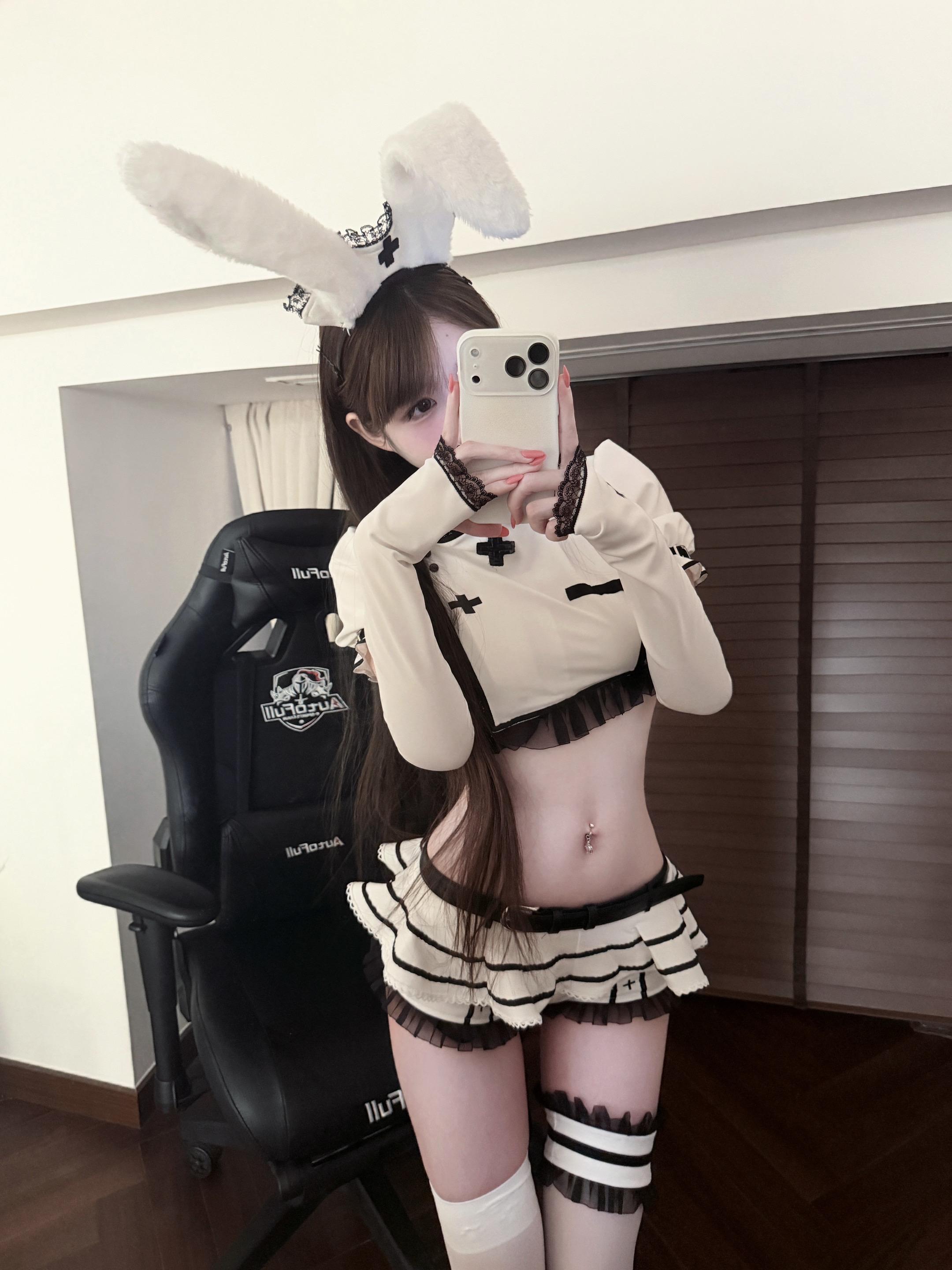 你说讨厌我 是想我了 还是在怪我。