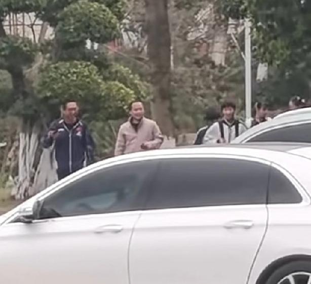 成都国乒训练基地，目前正在此地进行备战澳门世界杯和伦敦团体世乒赛的王曼昱今日上下