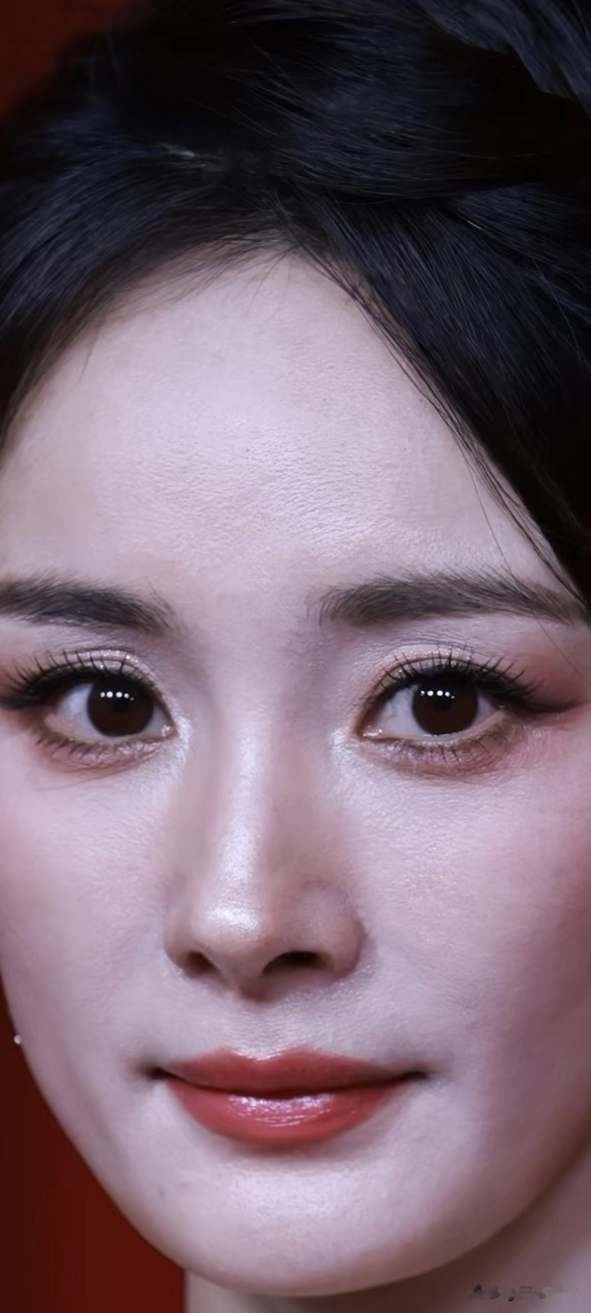 颜值高的女明星,你最喜欢哪一个?这才是现实里看到的杨幂，毫无ps，这图生到毛孔都