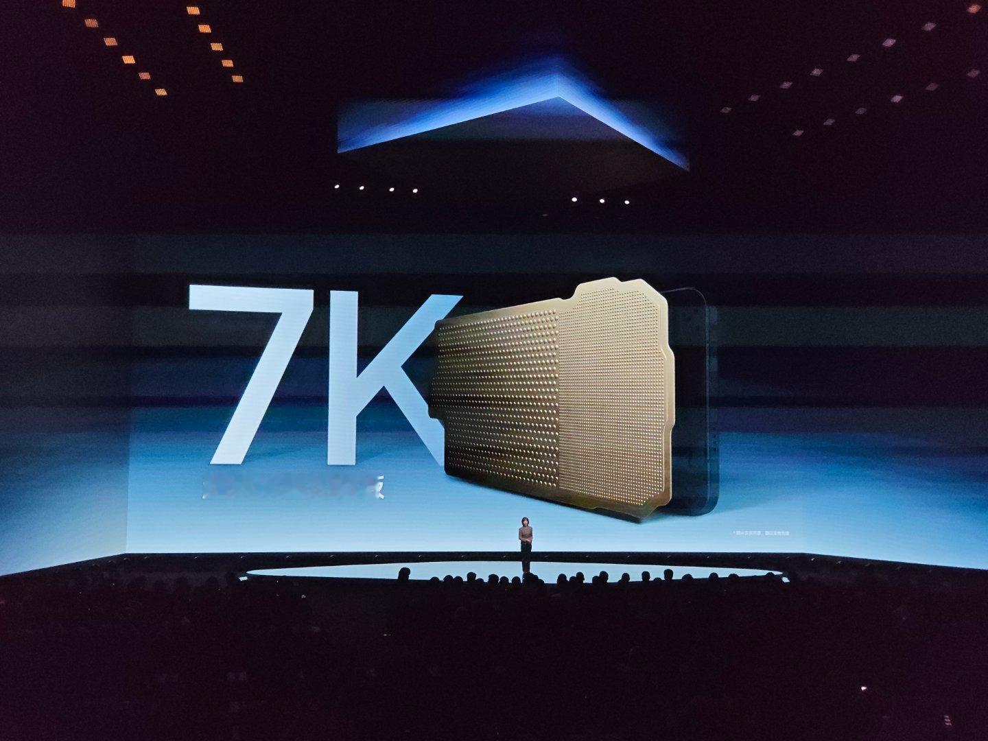 这次iQOO13均热板的设计也做了更新，整了一个冷热双驱的设计，这样使得它的散热