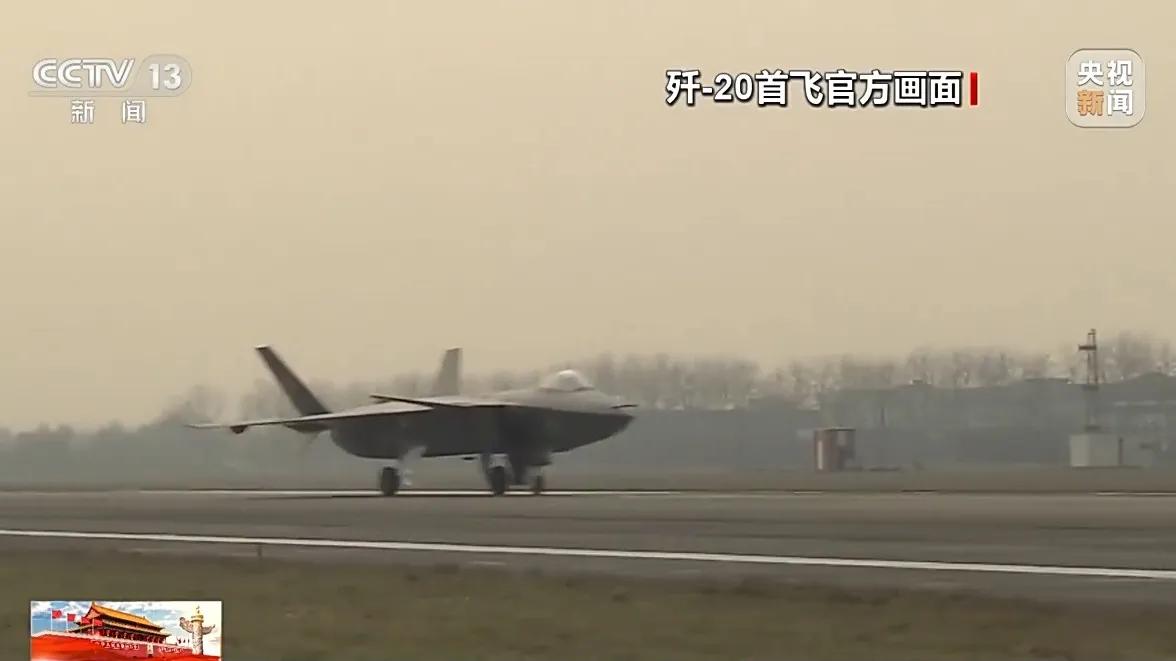 今天是国产歼20重型隐身战斗机首飞15周年纪念日。
在15年时间里，歼20不断发