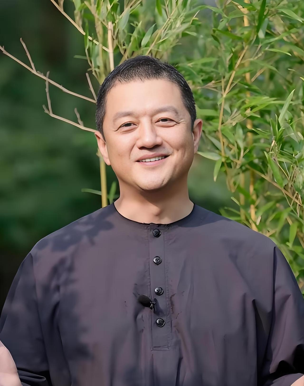 大家误会韩红了，其实她和李亚鹏一样，都是真正做慈善的人，只不过方式不一样。

韩