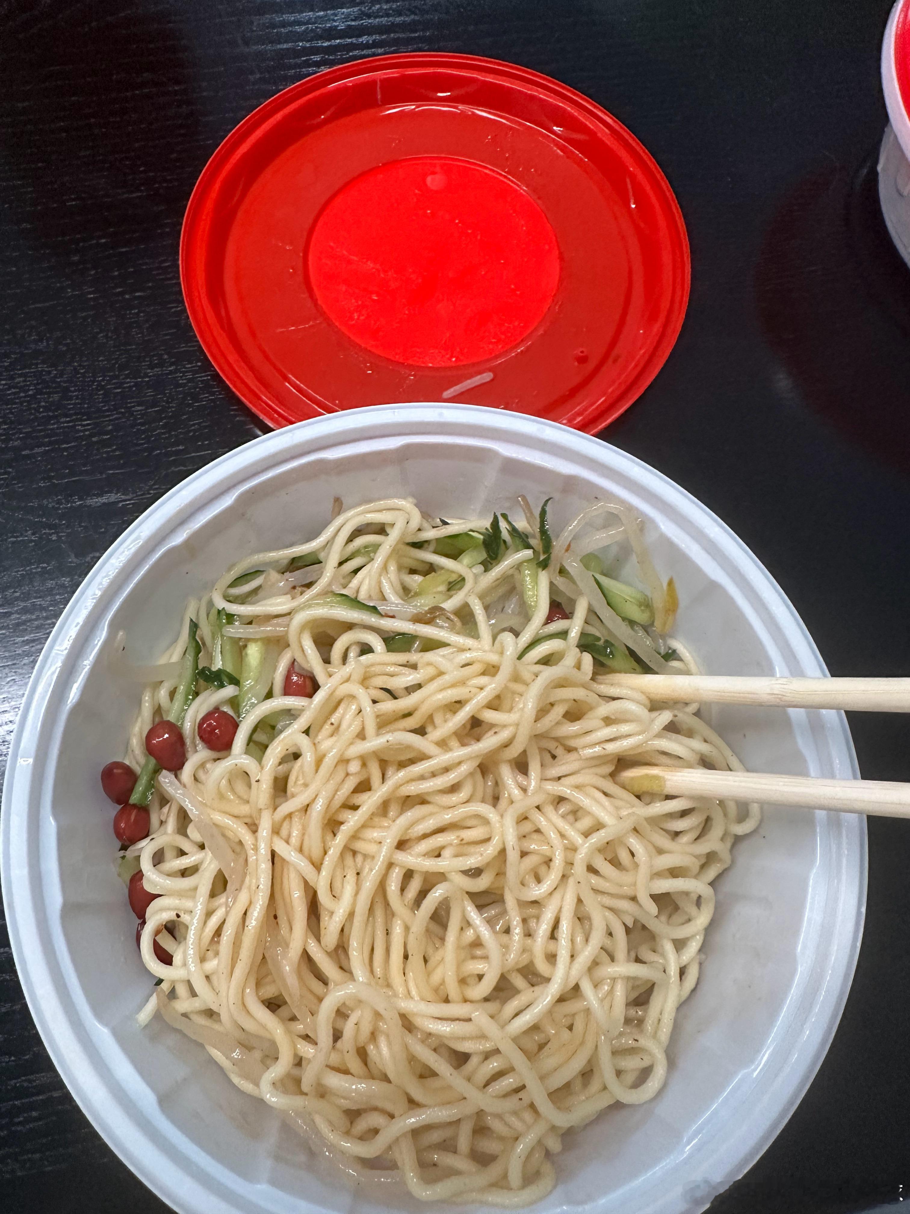 中午下雨，点个凉面外卖