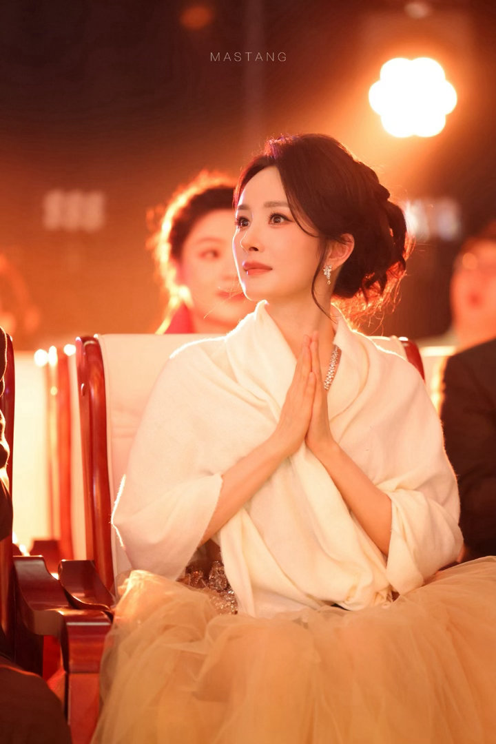 杨幂  ym杨幂冯湮儿 ym 杨幂冯娷 🦊今天比昨天更喜欢你ฅ^•ﻌ•^ฅ