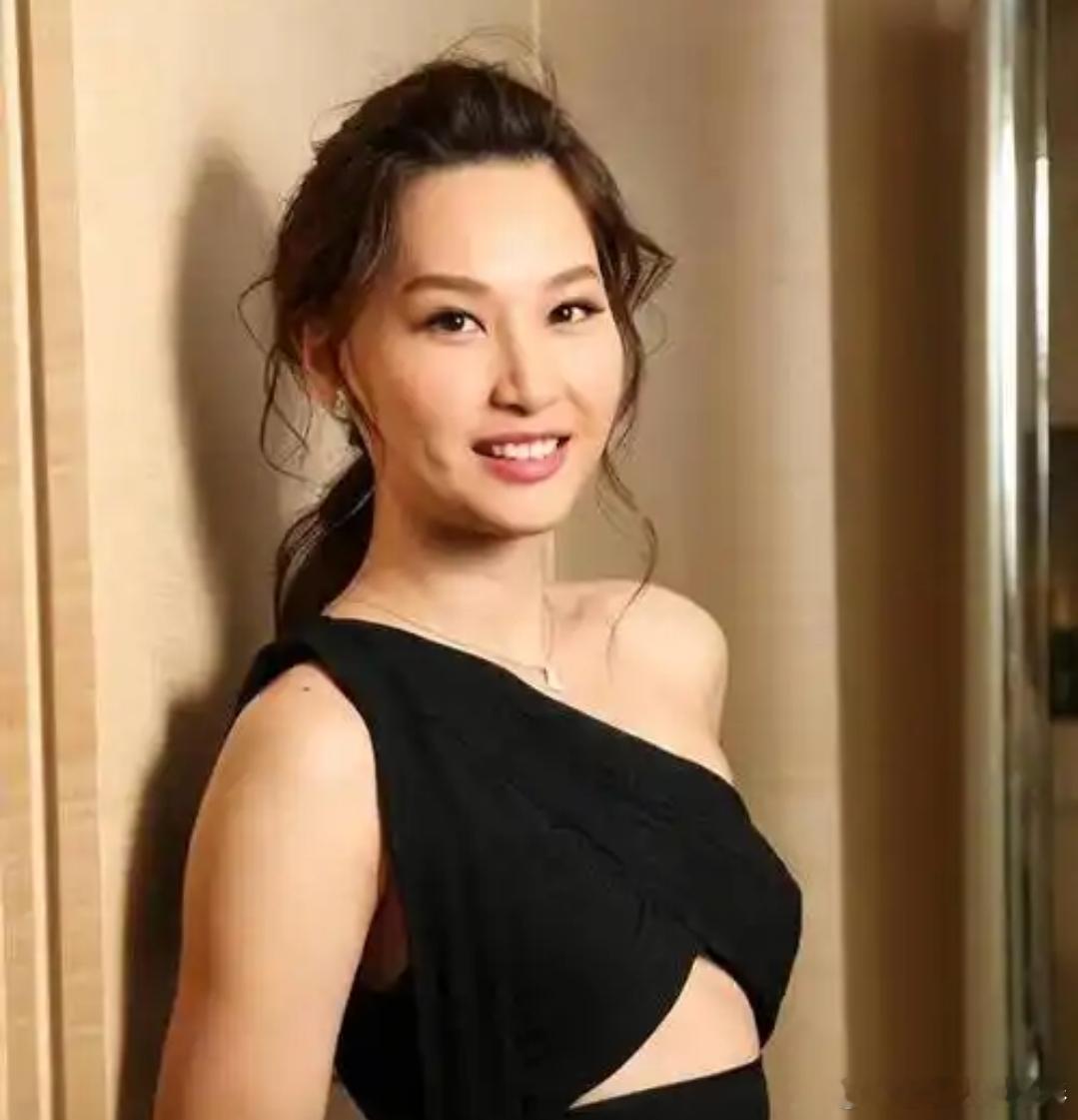 徐子珊自2019年退圈后，选择远离娱乐圈的喧嚣，过上了低调且自由的生活。以下是她