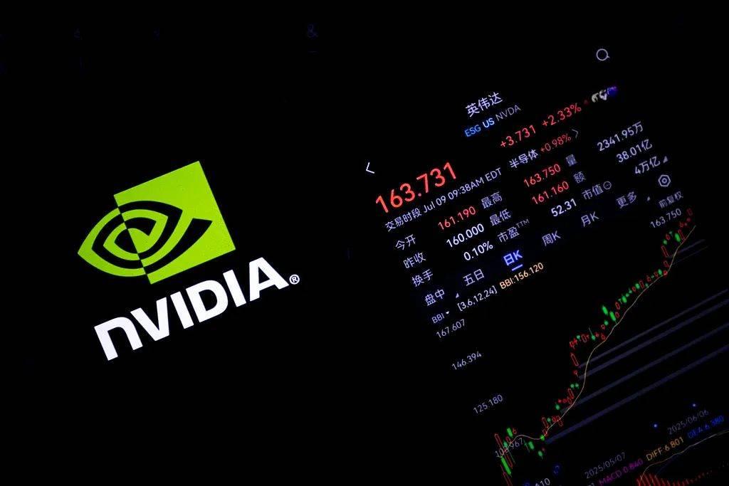 为什么不少人说“英伟达中国份额骤降至0%别急着焦虑”？
 
咱们得拆开看，这个“