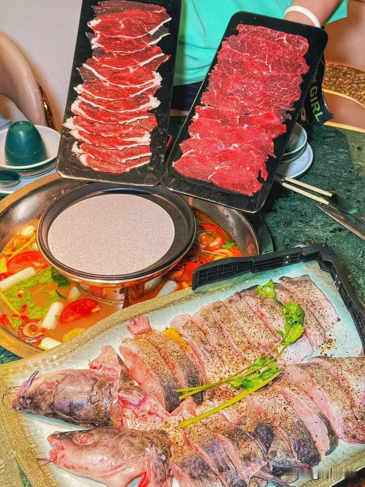 昆明这座城市，总是能在不经意间给人带来美食的惊喜。在众多的美味中，有一家糊辣鱼火