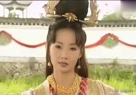 原来，《小李飞刀》里的白发三千丈就是《雪山飞狐》里的马春花啊！
演技真是好啊，截