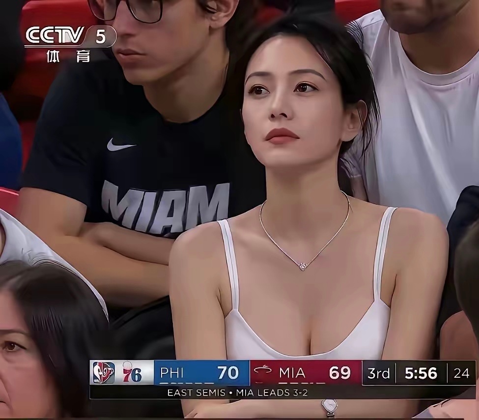 摄影师感觉都不想播球赛了 