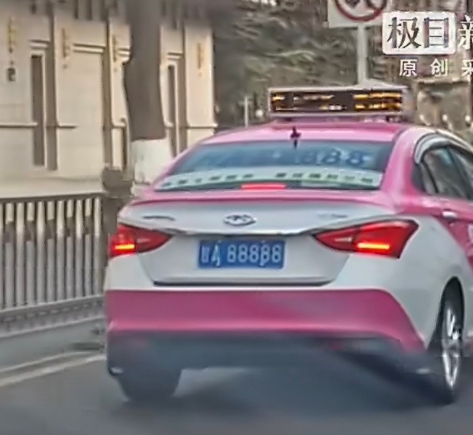 网红出租车甘A88888招手即停这个车牌号真不错，所以家用车要靠什么样的运气才能
