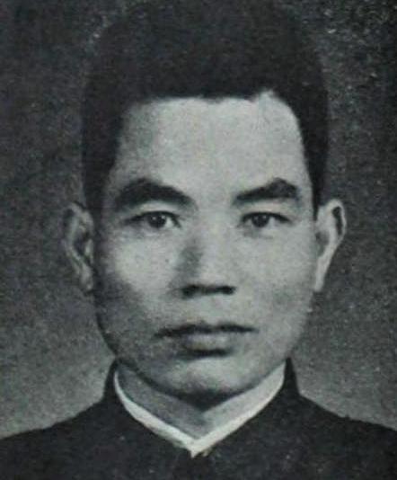 戴镜元1919年生于福建永定，1928年9‑11岁就投身革命，1929年正式入党