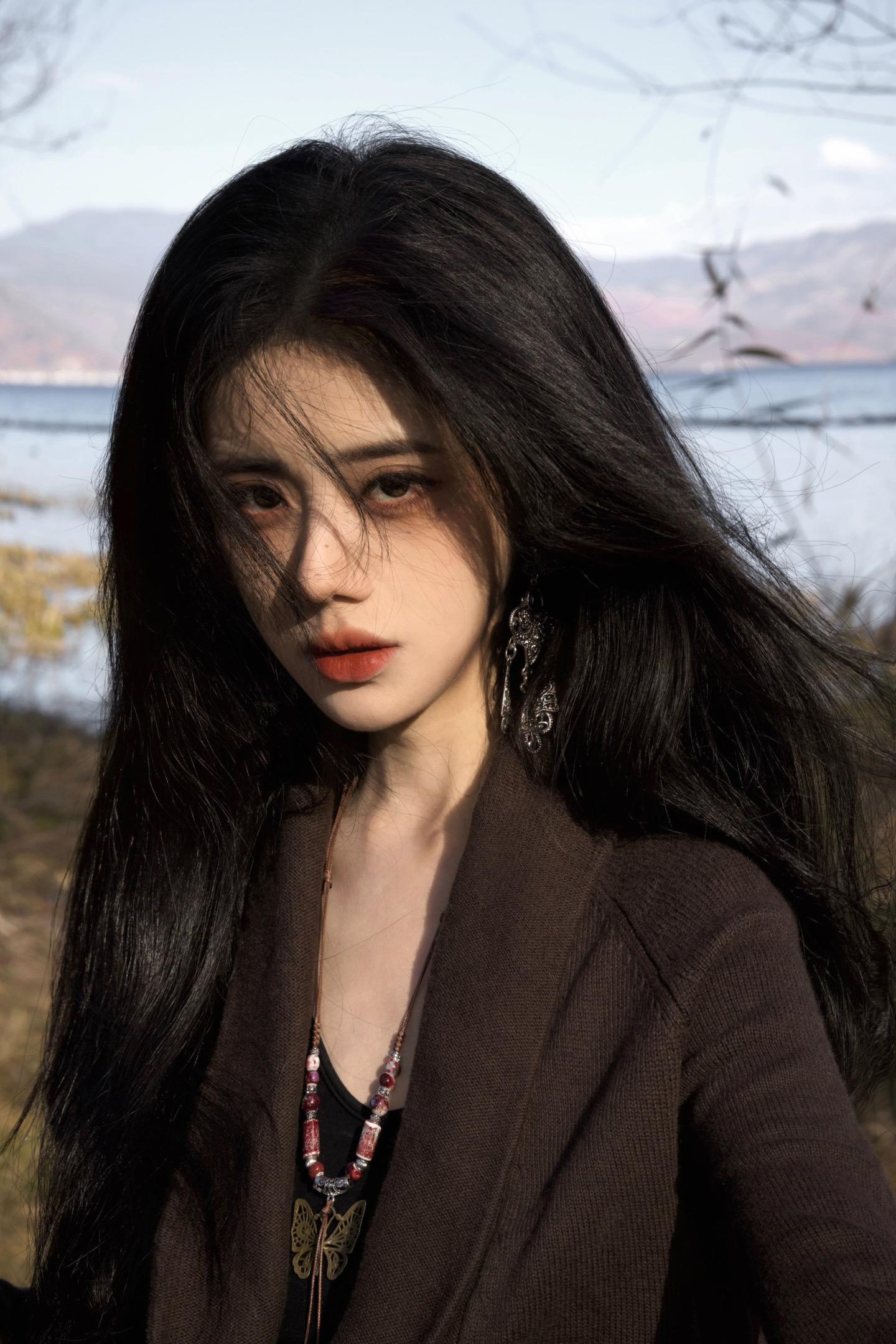 你背对着山河一步步走向我