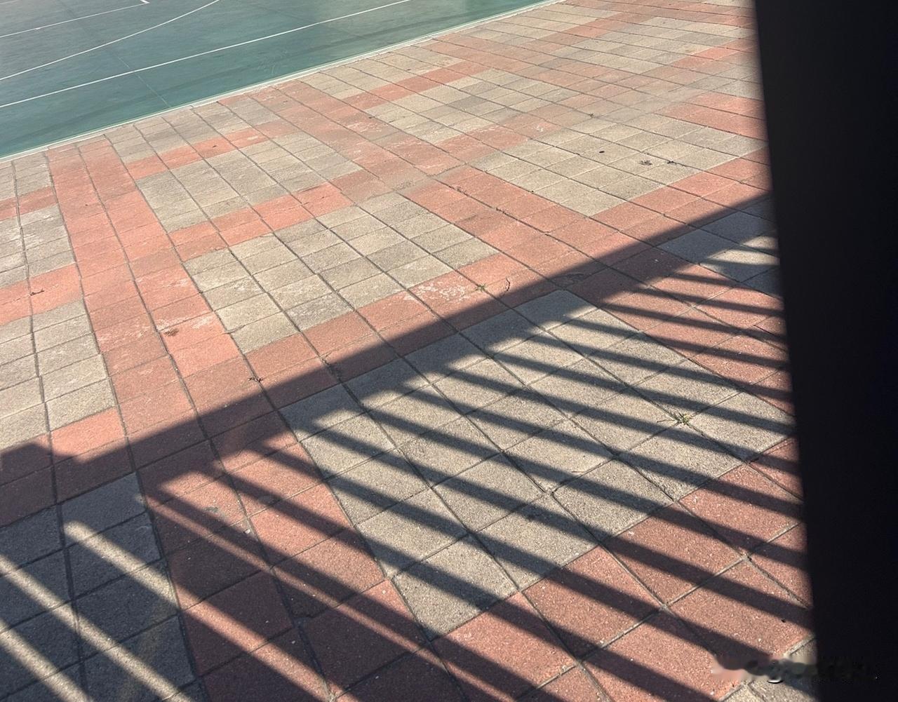 男人的嘴骗人的鬼，写在白纸黑字上有什么用，该变卦一样变卦。

全网的前夫里，有为