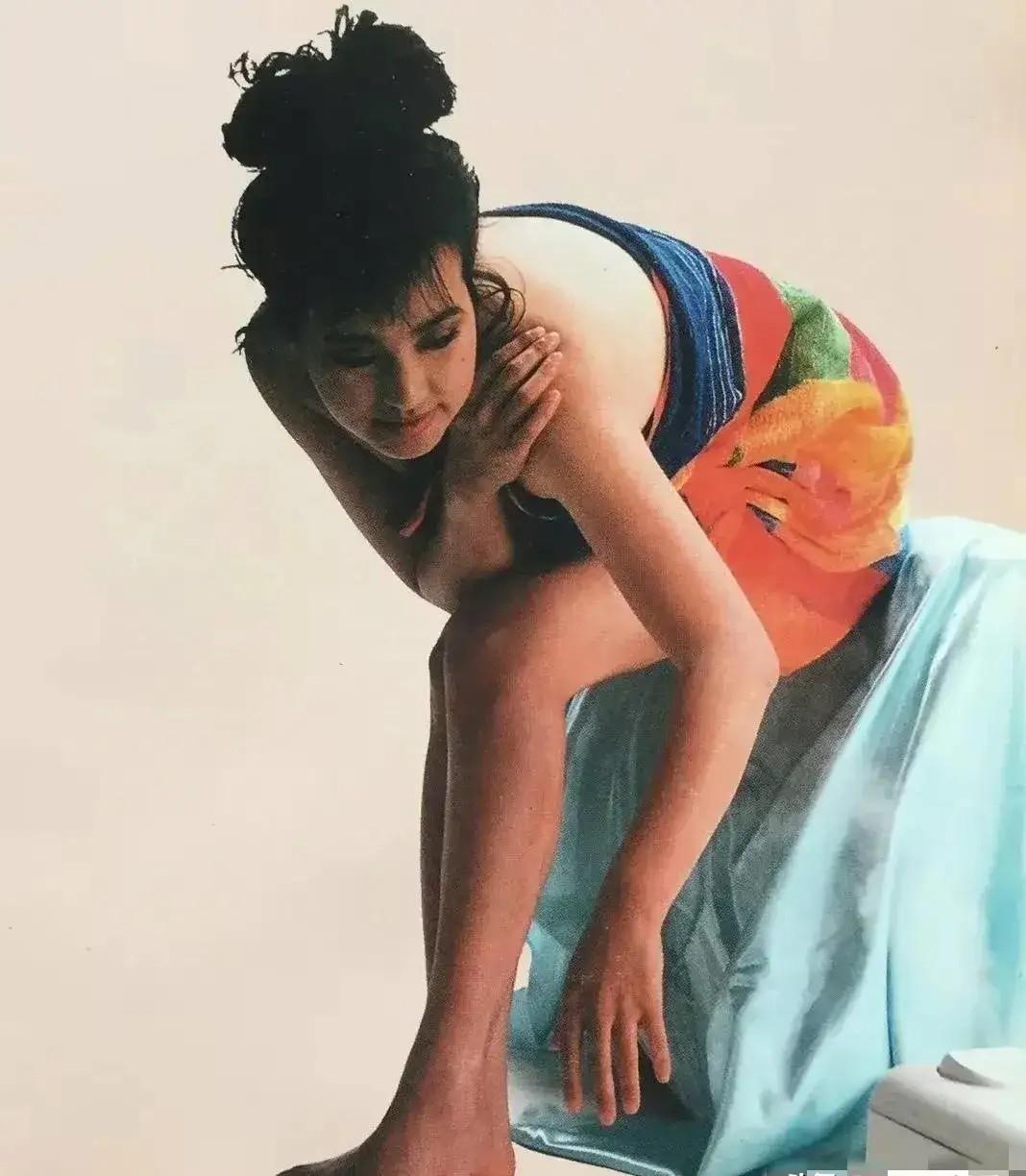 难得一见，刘晓庆拍过的性感照片。
刘晓庆 
刘晓庆75岁了还在打拼你怎么看