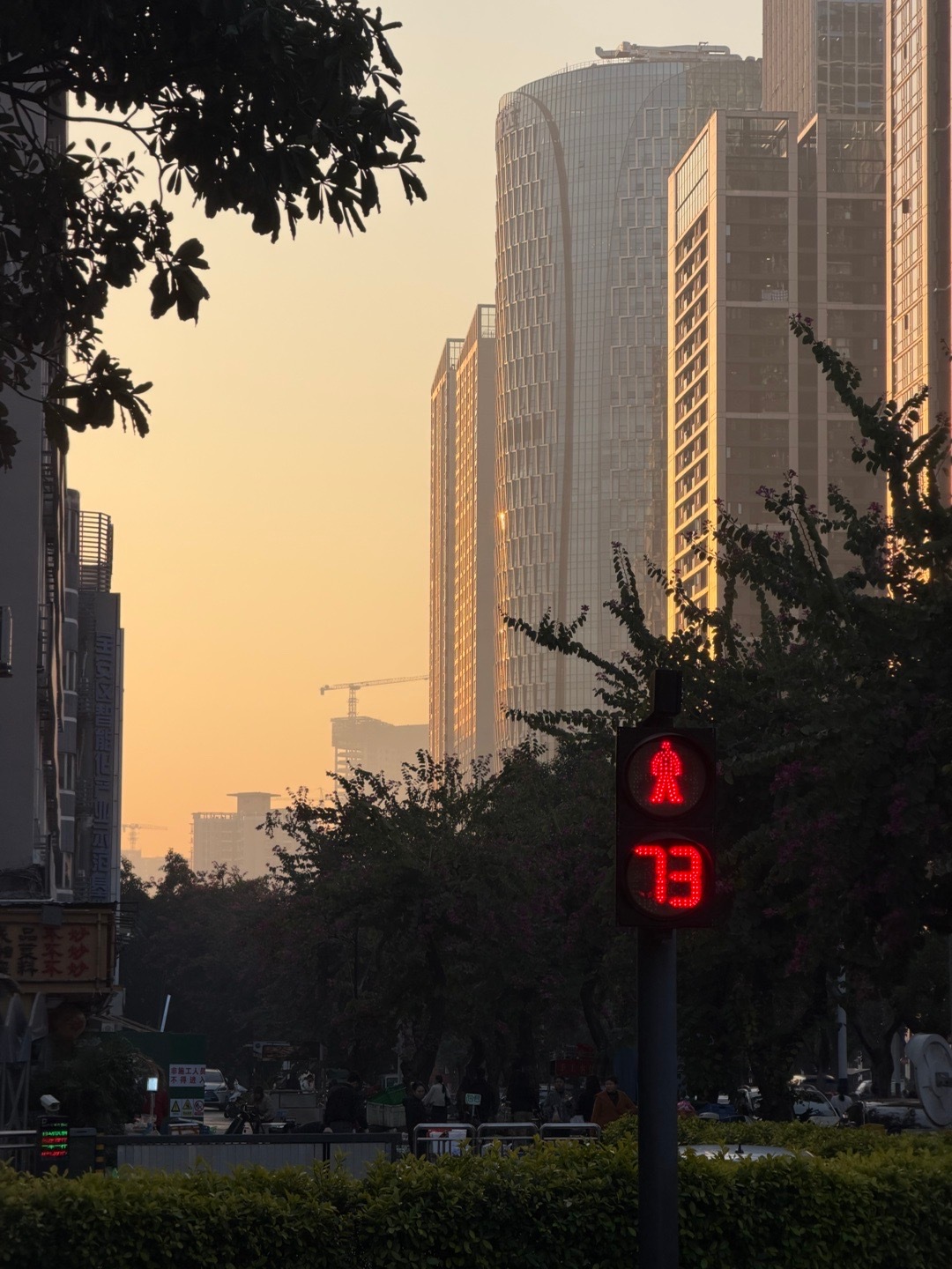 起了个大早这个天气啊…就该在被窝里面呆着呀