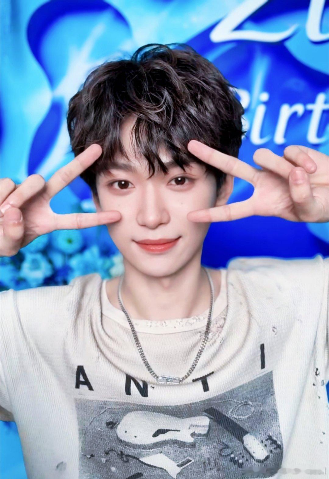 梓渝0706生日快乐 zy梓渝 一辆开往生日的列车来啦梓渝宝宝生日快乐！爱你！今