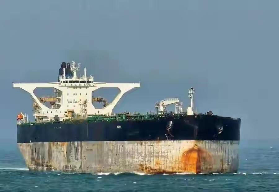 美国又一次让世界震惊！
继抓捕委内瑞拉总统后，又干了一件石破天惊的大事，在公海，