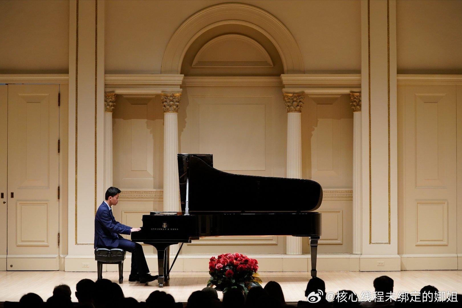 Lucas 弹奏的非常棒，获奖之后他老爹一直很自豪李斯特：帕格尼尼练习曲第3首“