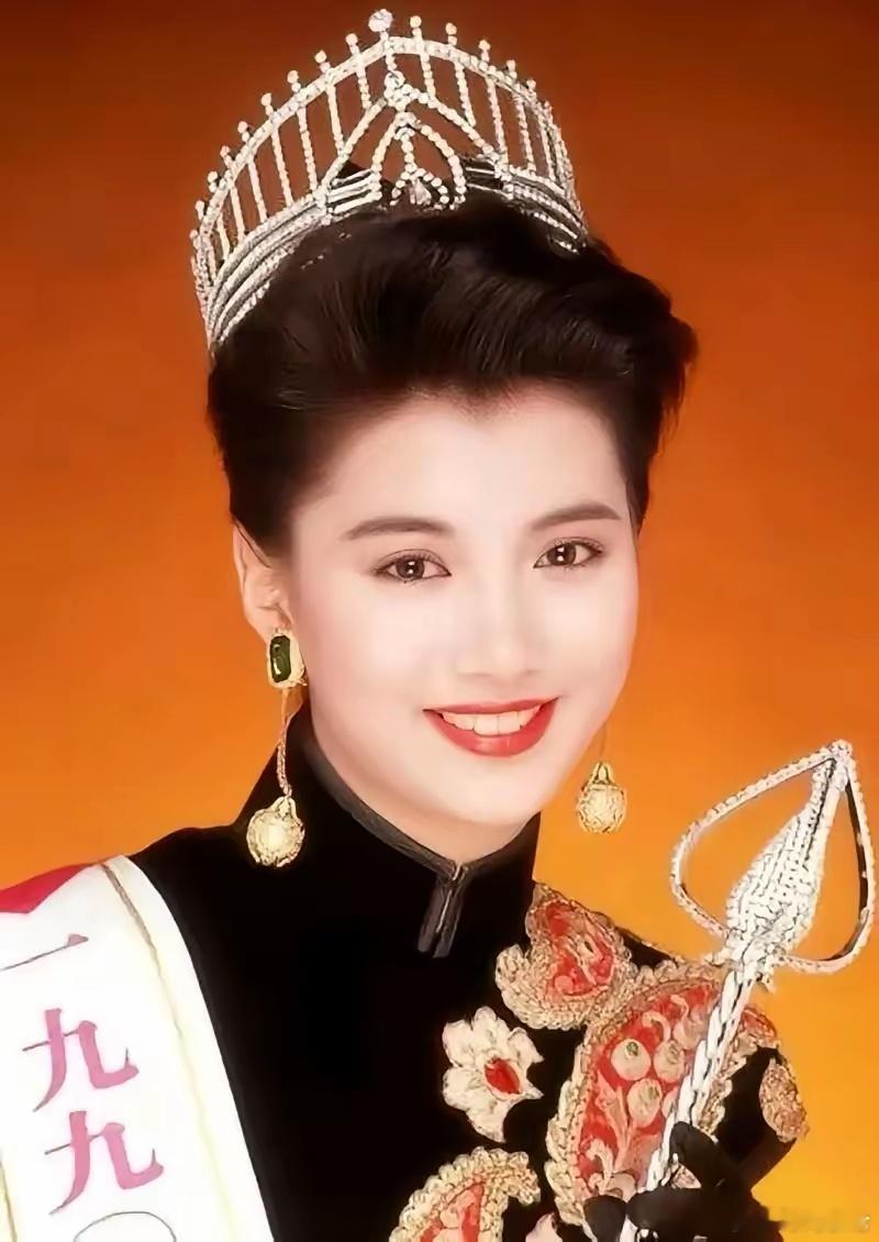 袁咏仪，1990年香港小姐的冠军 