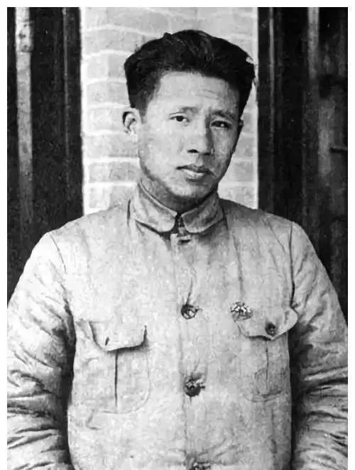1933年，廖承志被捕，在狱中，他看到了同样被捕的陈赓，就对陈赓说：“我有办法救