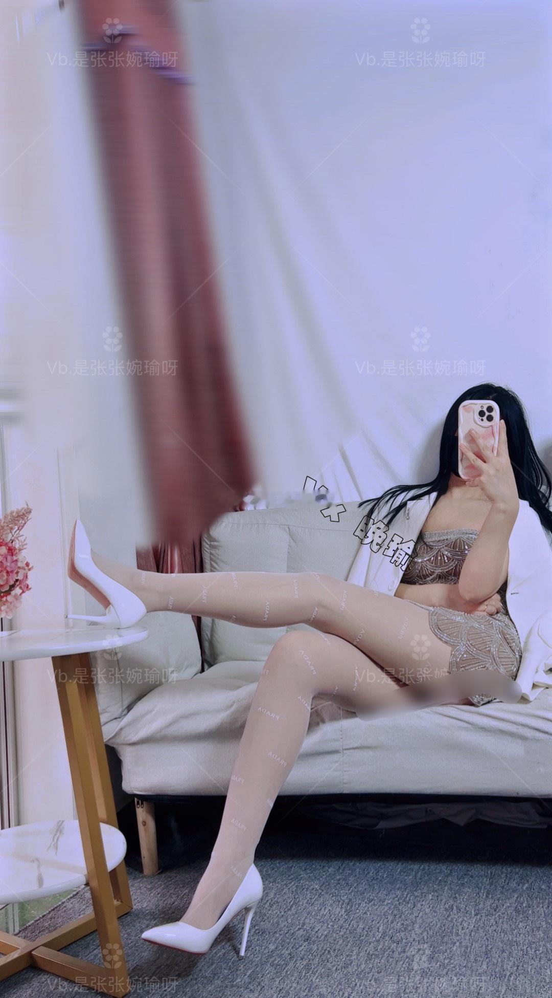 阳光明媚的一天，伸伸腿就很舒坦。 ​​​