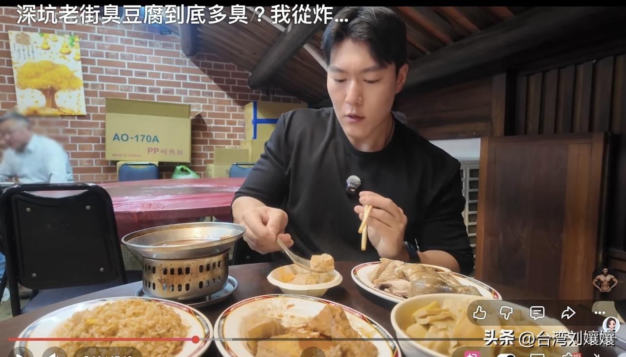 我突然发现：在成都，好像真的没有「臭豆腐」这种东西！
刚才刷到一个视频，一个韩国
