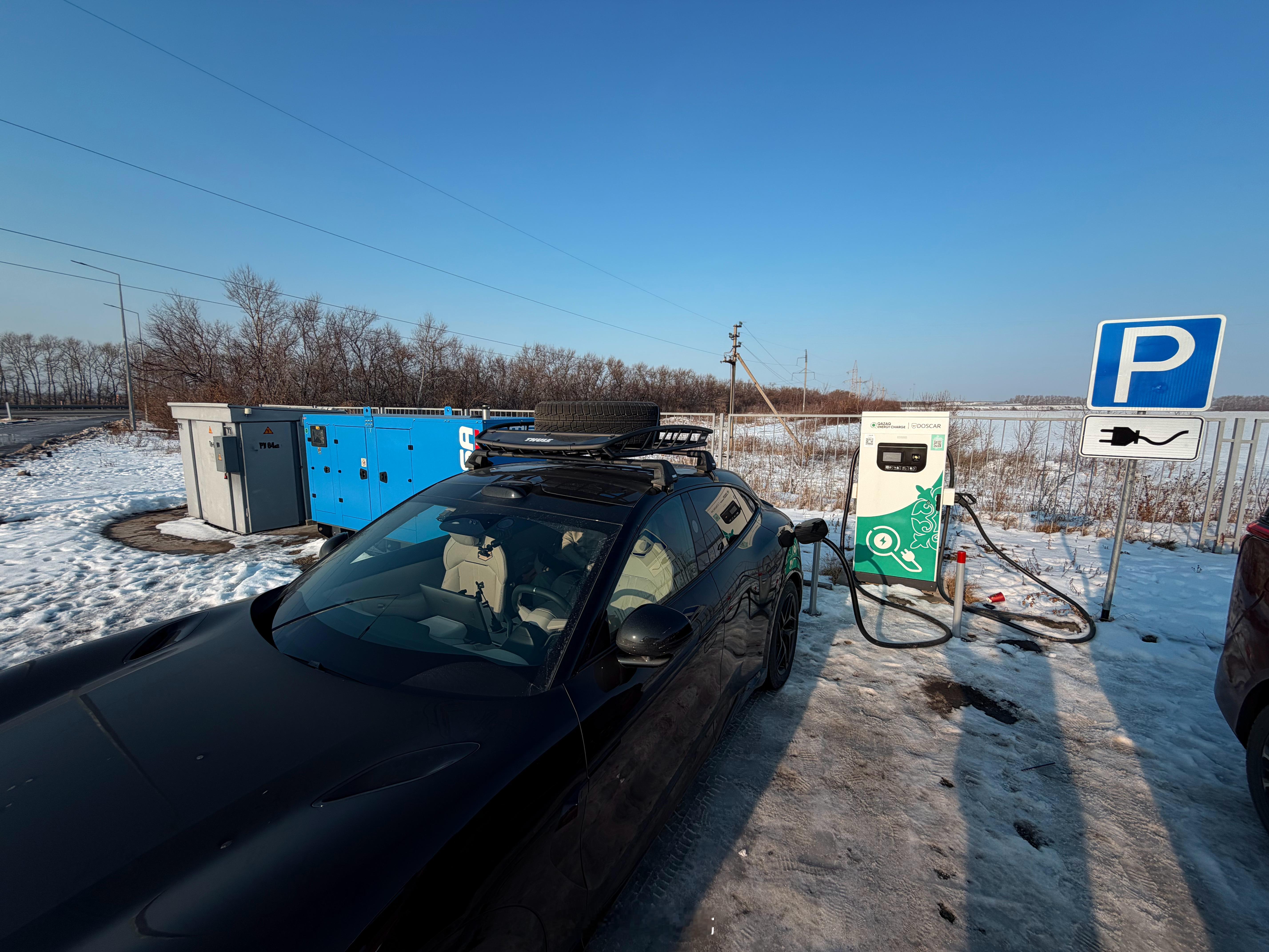 已经到了哈萨克俄罗斯边境，充完电抬头一看太阳没了！原来这里下午四点半天就快黑了哈