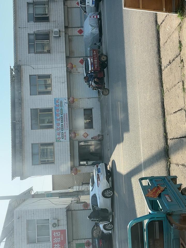 今天是农历四月十四，道朗集，街上人来人往，车水马龙，很热闹！就是天气太热了！