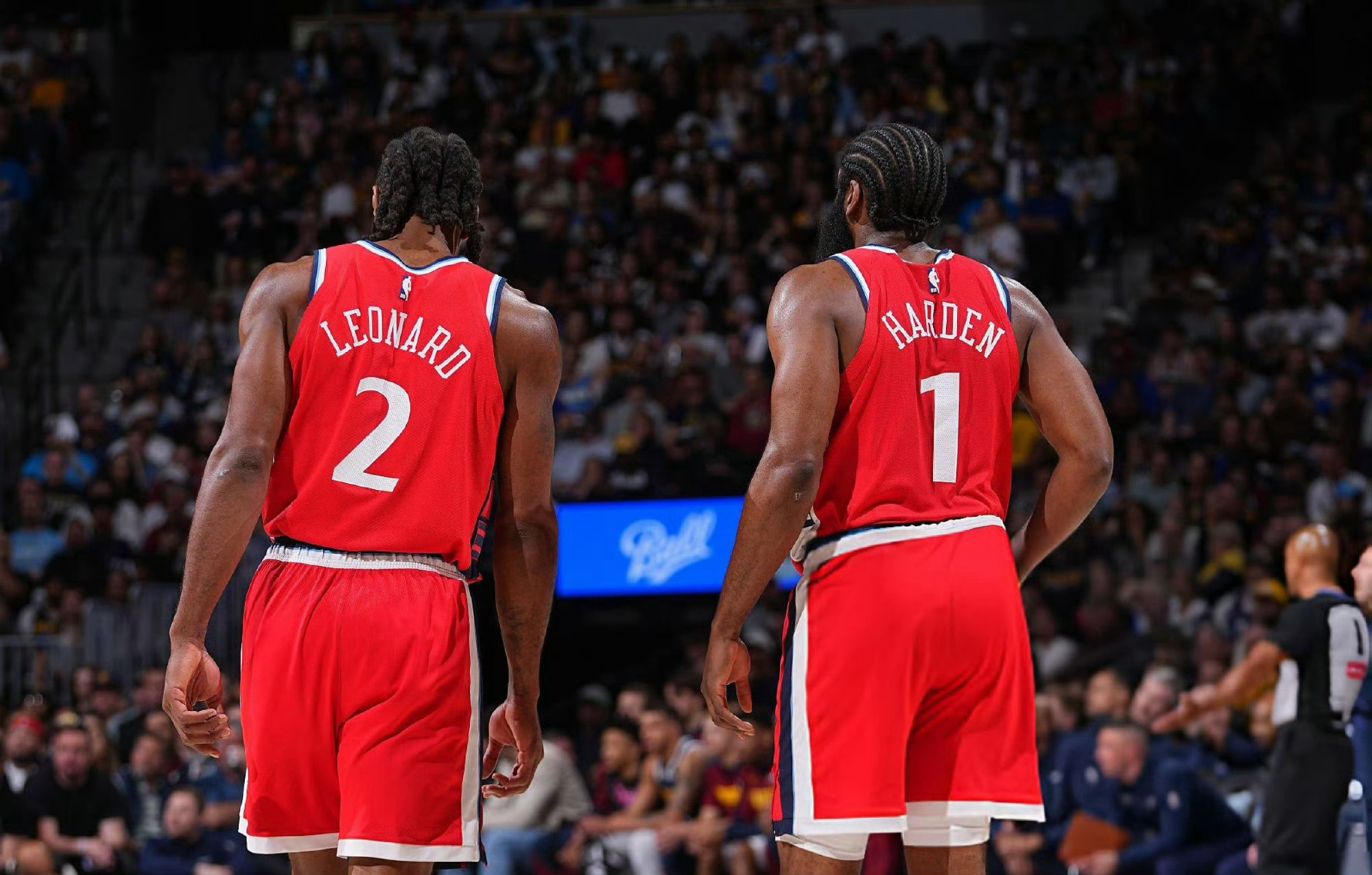 Tomer Azarly：伦纳德迎来了NBA生涯最佳赛季，不仅领跑联盟抢断榜，还